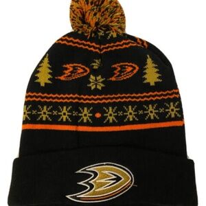 NWOT Youth Christmas Tree Official Anaheim Ducks Hockey Beanie Hat unisex